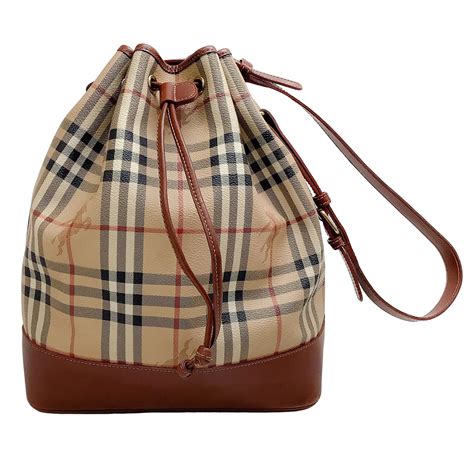 bosaa sacchetto tessuto burberry|Borsa a secchiello TB piccola (Marrone betulla scuro) .